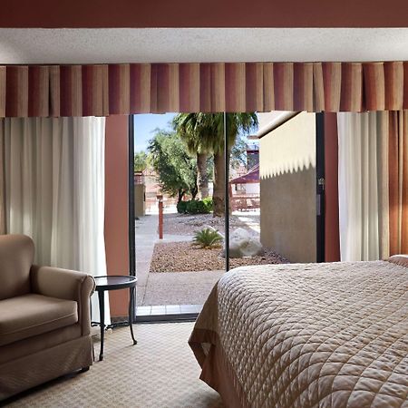 Wyndham El Paso Airport And Water Park Hotel Exterior photo