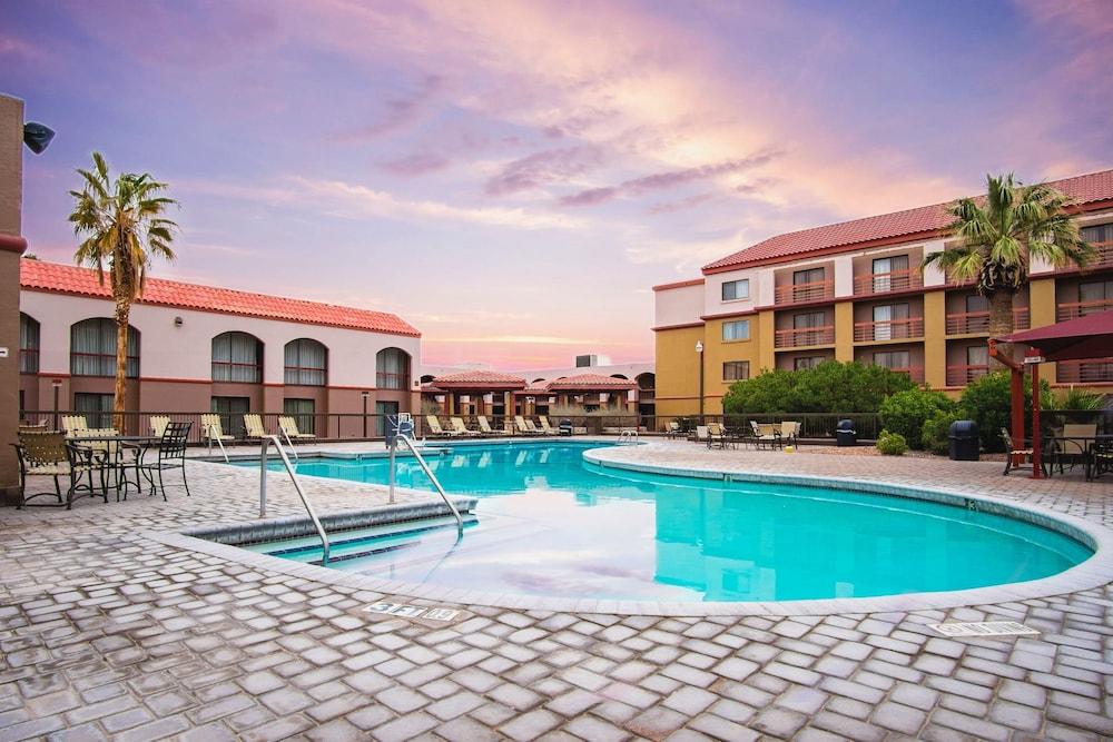 Wyndham El Paso Airport And Water Park Hotel Exterior photo
