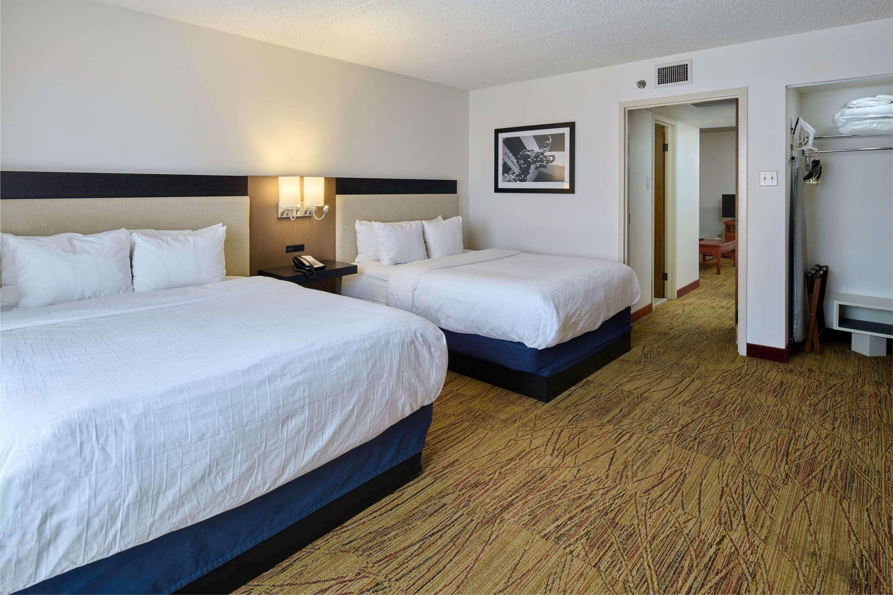 Wyndham El Paso Airport And Water Park Hotel Exterior photo