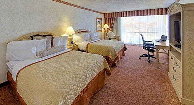 Wyndham El Paso Airport And Water Park Hotel Room photo