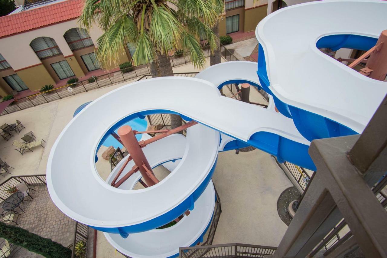 Wyndham El Paso Airport And Water Park Hotel Exterior photo